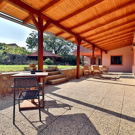 Hotel Bezmerovsky Dvur 3*