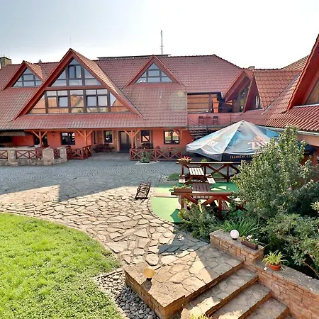 Bezmerovsky Dvur 酒店 克罗梅日什