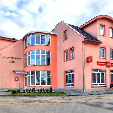 Bezměrovský Dvůr 3*