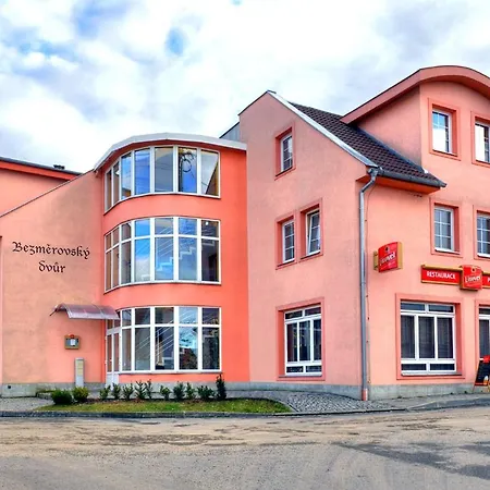 Bezmerovsky Dvur 3*