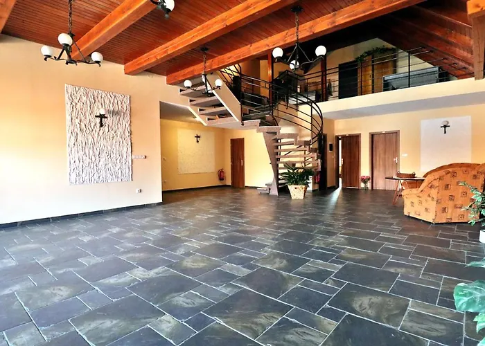 Bezmerovsky Dvur Hotell Kroměříž